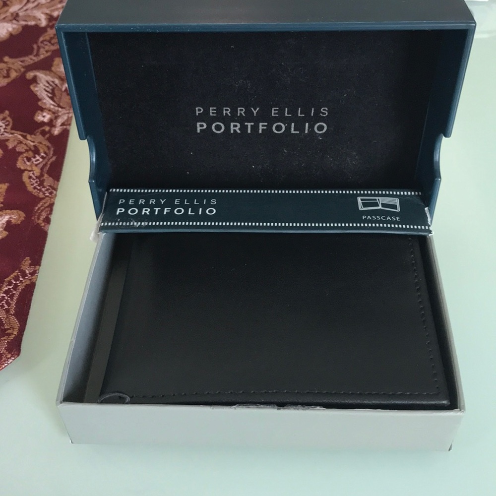 Perry Ellis men’s wallet